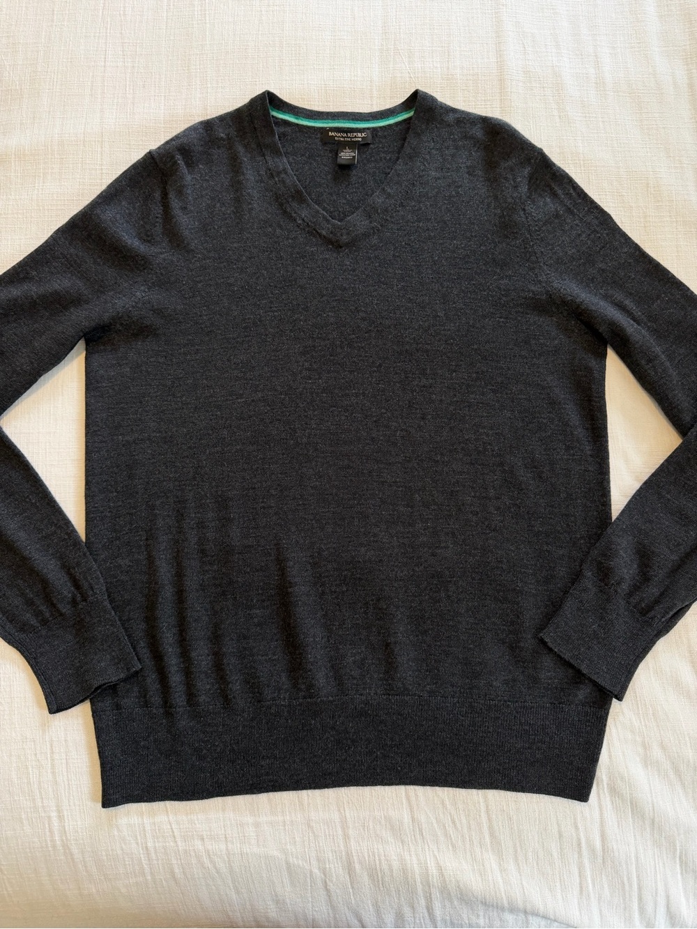 Banana Republic Merino Wool Grey V Neck Sweater Size Large